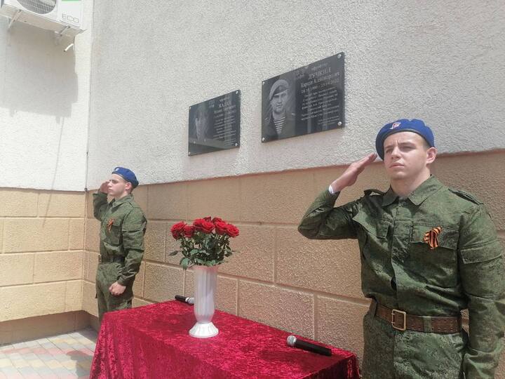 В школе Ессентуков в честь участника СВО открыли «Парту Героя»  Ставрополь (Кавказ)1