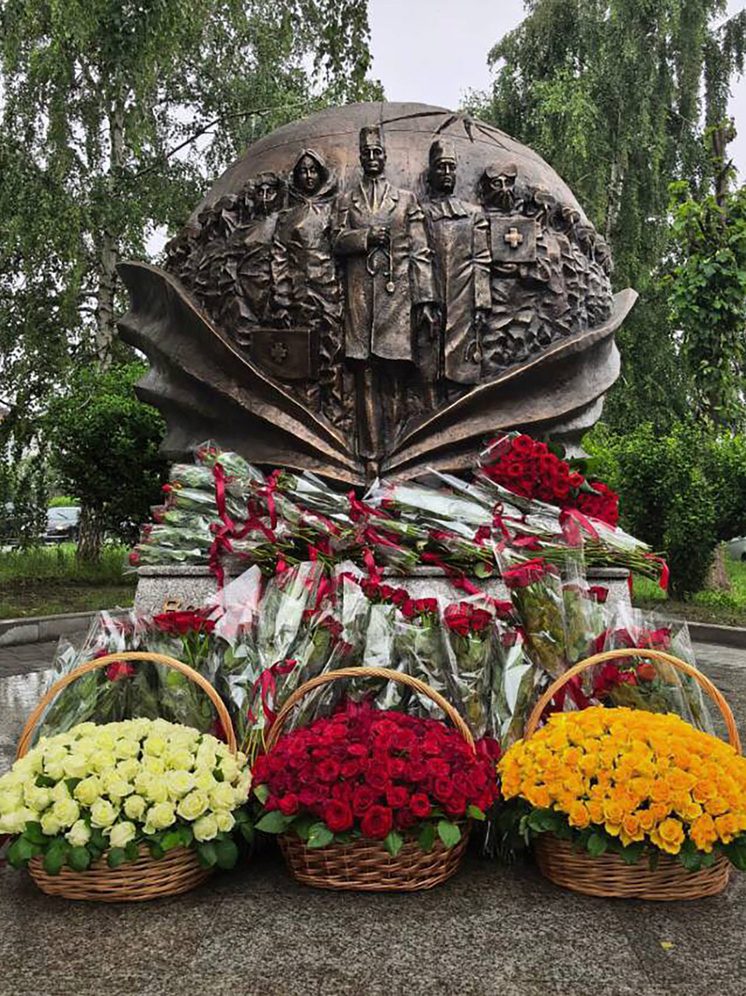 В столице Осетии открыли памятник борцам с Сovid-19