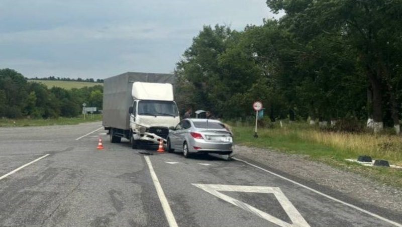 Водитель легкового авто пострадала в ДТП с участием трёх машин на Ставрополье