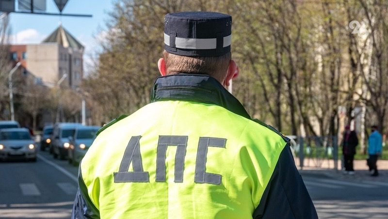 Водитель легковушки без номеров пытался уехать от полицейских в Ингушетии