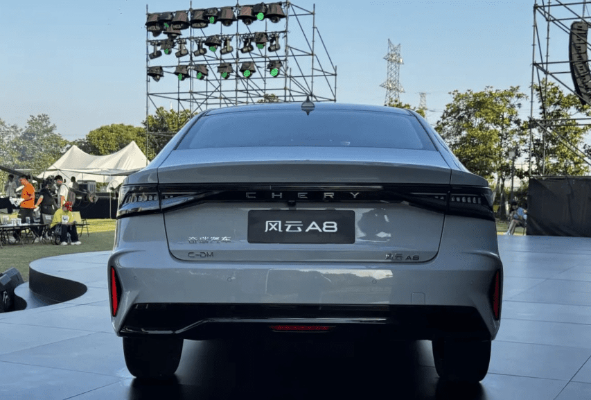 Запущены продажи гибридного Chery Arrizo 8 с расходом топлива 4,5 л/100 км