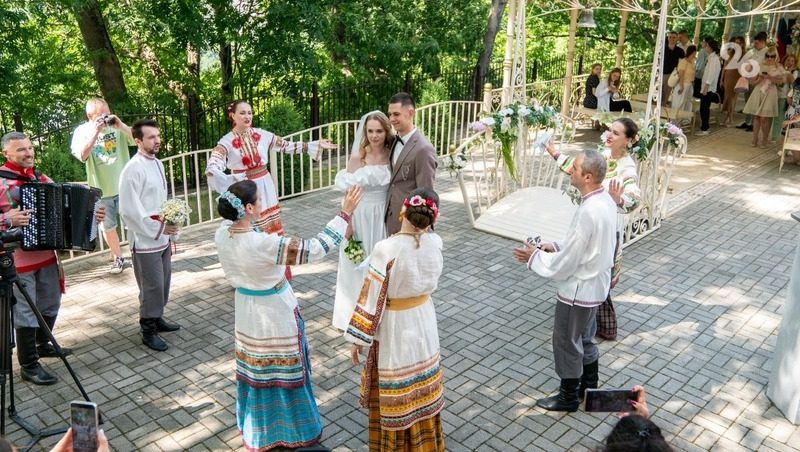 140 пар на Ставрополье зарегистрировали брак в День семьи, любви и верности