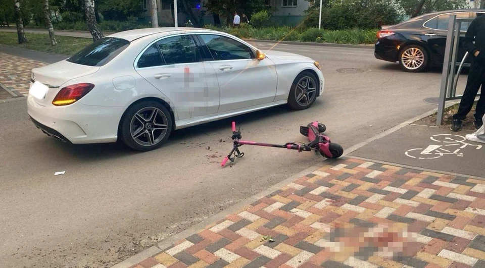 Автомобилистка на Mercedes сбила 13-летнего электросамокатчика в Ставрополе0