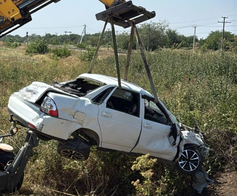 Автомобилистка на Ставрополье выжила после аварии с поездом на ж/д переезде0