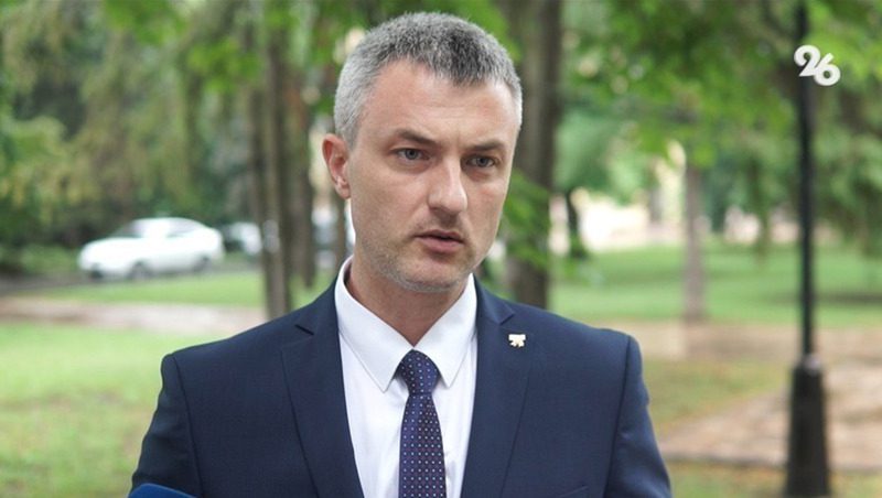 Благоустройство территории возле детского центра в Лермонтове выполнили на 50%