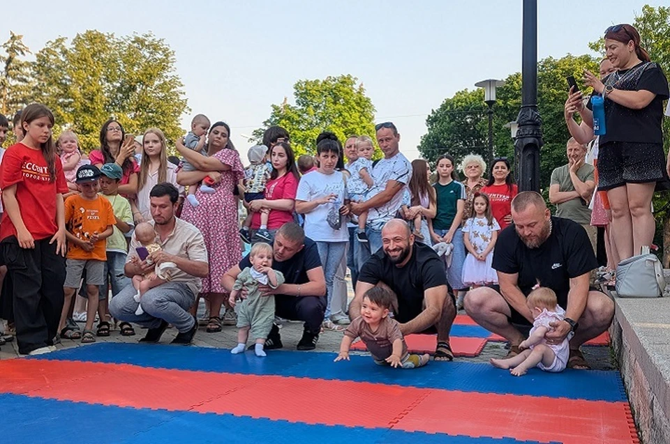 Чемпионат в ползунках состоялся в День семьи в Ессентуках0