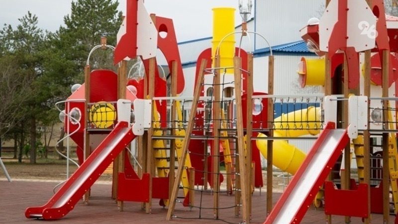 Детскую площадку установили в станице Новоалександровского округа