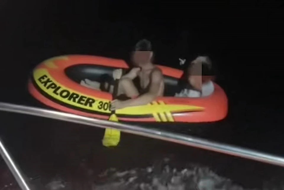 Двух мальчиков из Ставрополя унесло в море на надувной лодке0