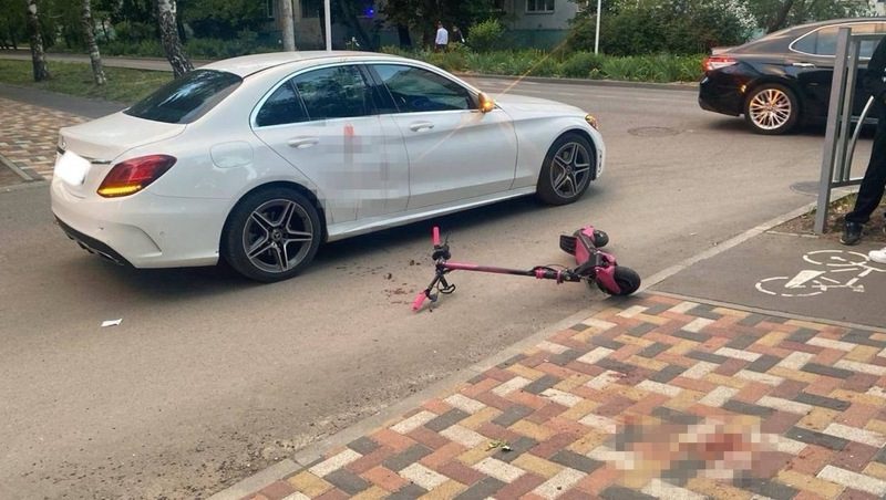 Электросамокатчик попал под колёса иномарки в Ставрополе