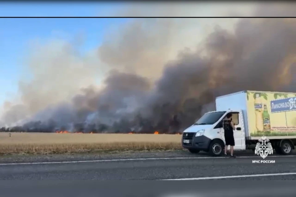 Еще одно пшеничное поле загорелось в округе Ставрополья0