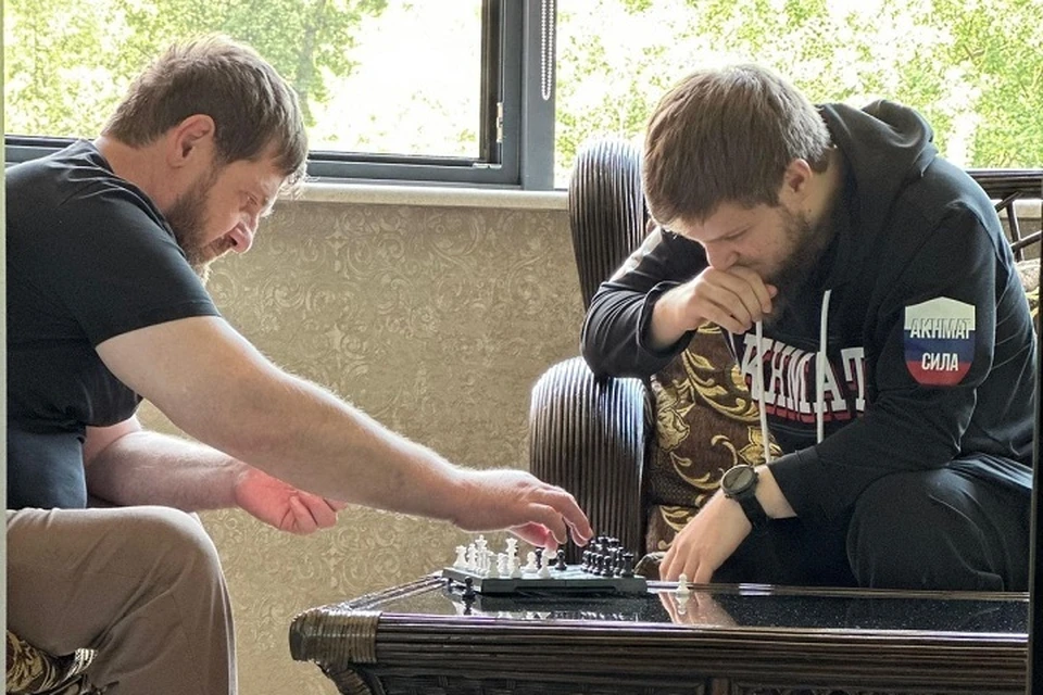 Глава Чечни сразился в шахматы с министром спорта республики Ахматом Кадыровым0