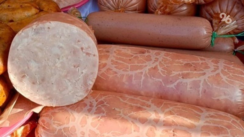Колбасу с микробной трансглутаминазой нашли в сетевом магазине в Михайловске