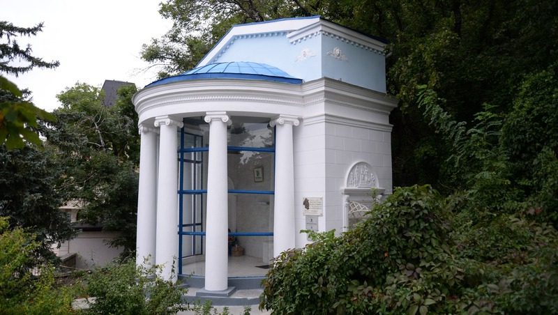 Люди стали чаще посещать Лермонтовский источник в Железноводске во время жары