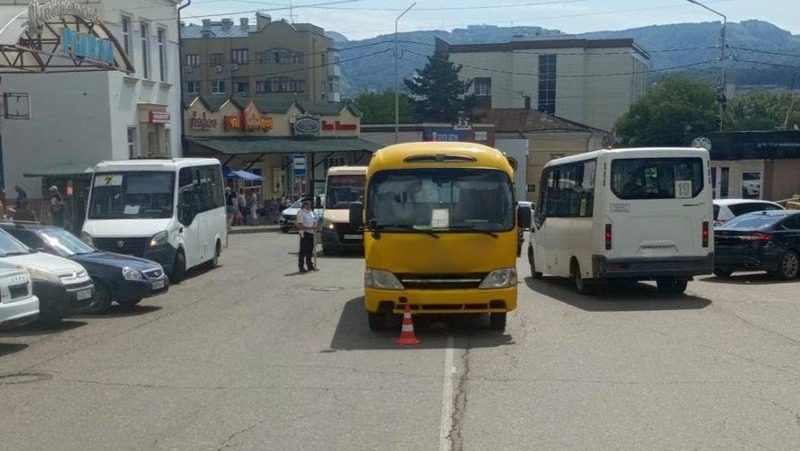 Маршрутка сбила пенсионерку в районе Центрального рынка в Кисловодске