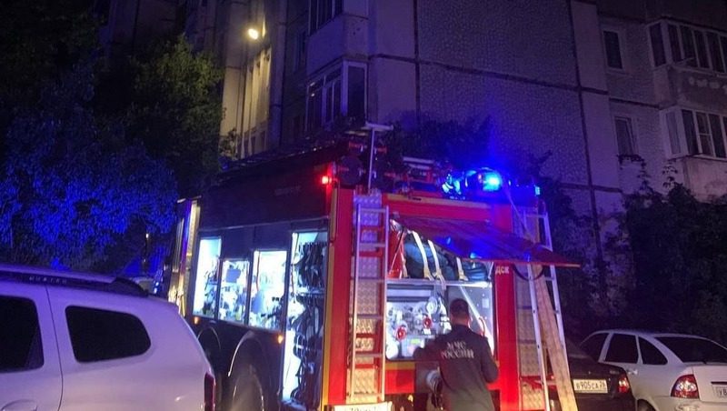 Мужчина попал в больницу после ночного пожара в Кисловодске