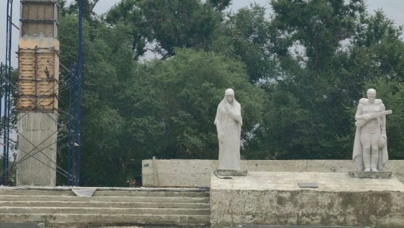 Памятника солдатам ВОВ реконструируют в Курском округе