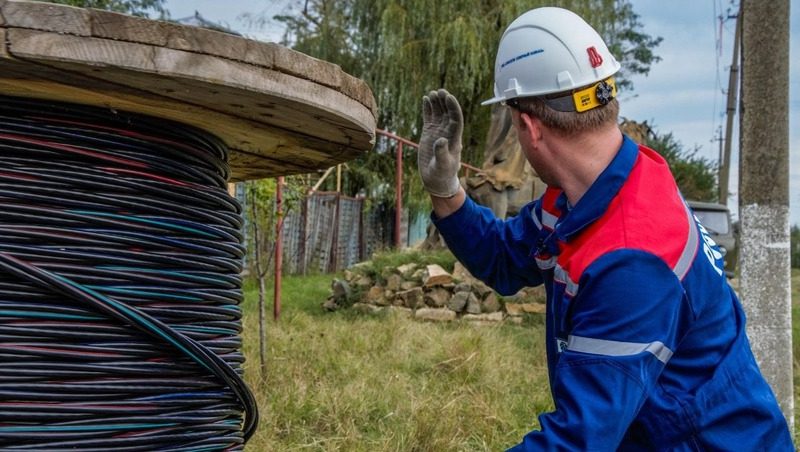 Почти 50 км самонесущего провода смонтировали энергетики в сёлах Ставрополья