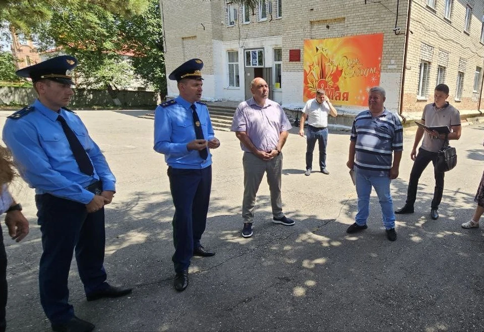 Прокурор Ставрополья встретился с жителями Минвод из-за жалоб с водоснабжением0