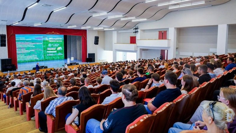 Ректор ставропольского вуза встретился с абитуриентами-высокобальниками