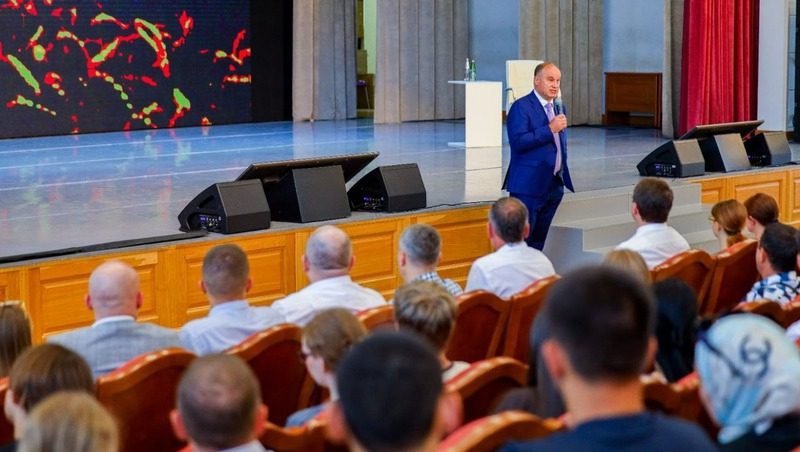 Ректор ставропольского вуза встретился с абитуриентами-высокобальниками
