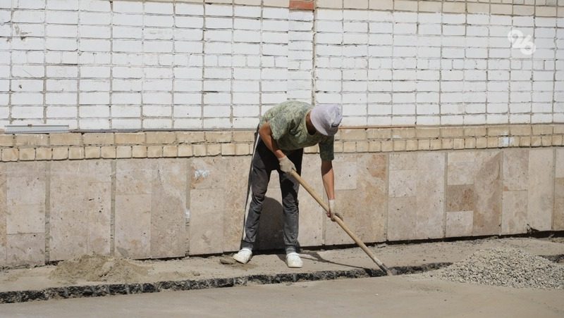 Ремонт школы в посёлке Ипатовского округа выполнили на 65%