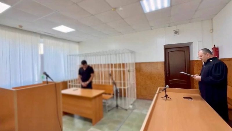 Три года условно дали инспектору ДПС из Дагестана, пнувшему водителя Infiniti