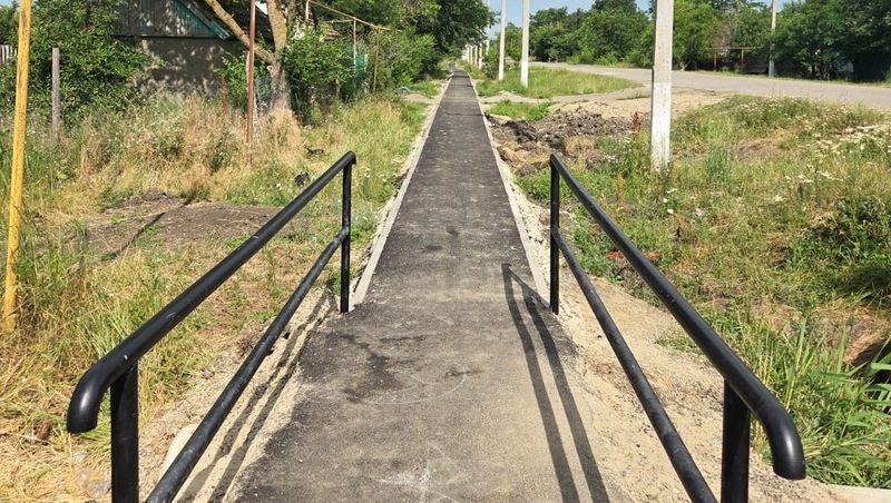 Тротуар обустроили в селе Андроповского округа