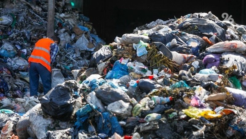 В Будённовске обнаружили незаконную свалку V класса опасности