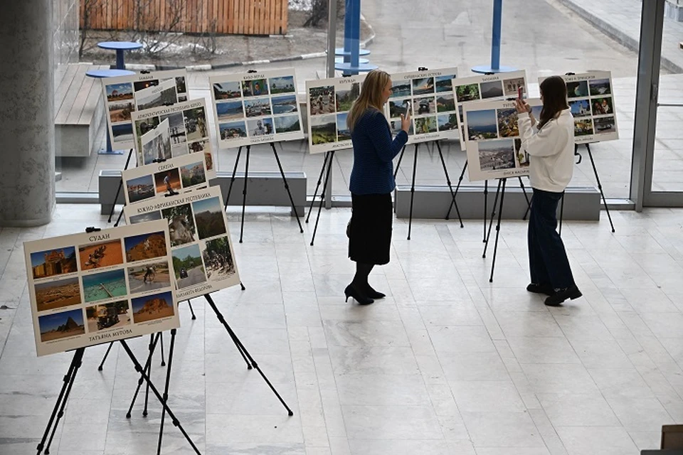 В Ессентуках открылась фотовыставка работ детей Донбасса0