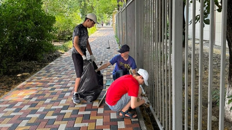 В июле 322 ставропольских подростка трудоустроились в школы