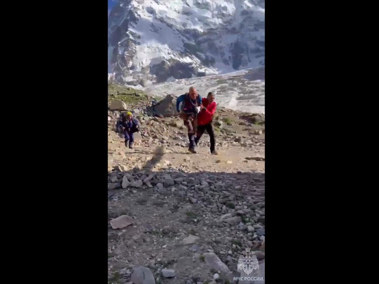 В Кабардино-Балкарии альпинисты из Питера и Саратовской области попали под камнепад