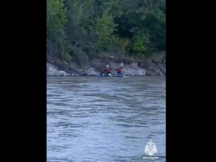 В Карачаево-Черкесии спасатели помогли подростку переправиться на берег реки Кубань