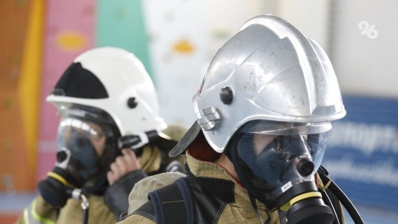 В Минеральных водах горит склад старых шпал