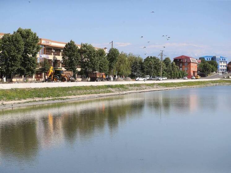В Назрани проводят реконструкцию городского пруда и парка