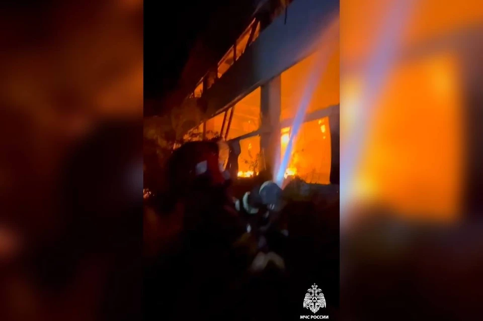 В Пятигорске ликвидировали открытый огонь на складе0