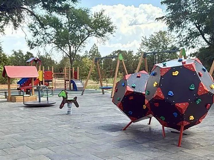 В селе Манычском Апанасенковского округа обновили детскую площадку