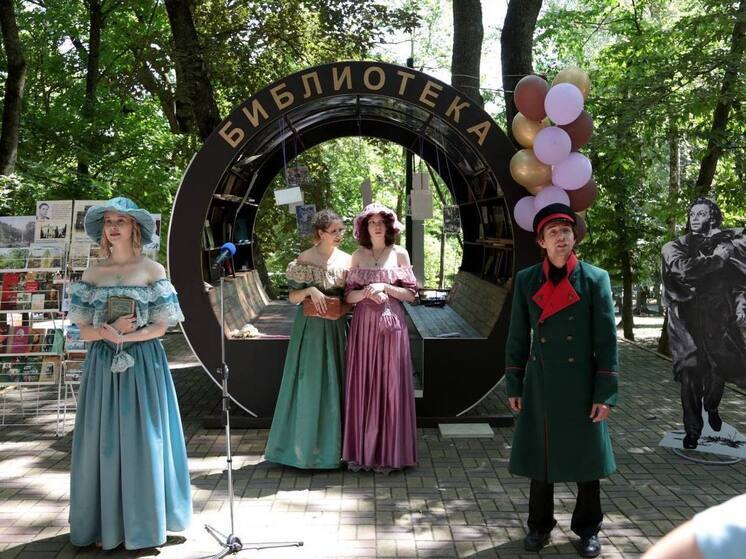 В Ставрополе в ретро-точке «Воронцовская роща» открылась беседка-читальня