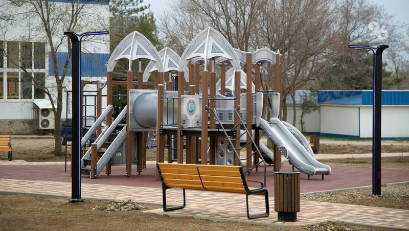 В ставропольском селе по краевой программе обновили детскую площадку