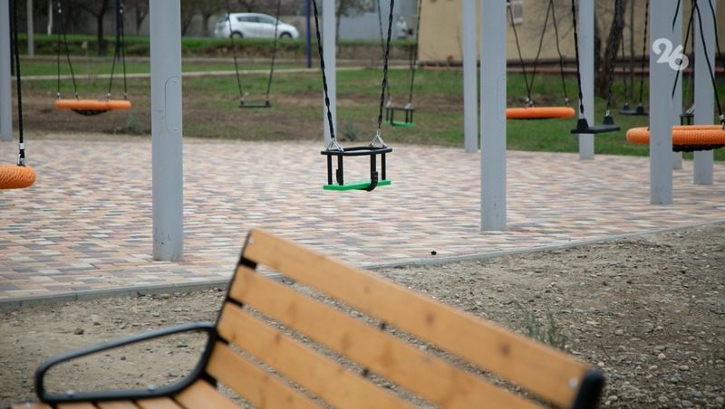 В ставропольском селе по краевой программе обновили детскую площадку