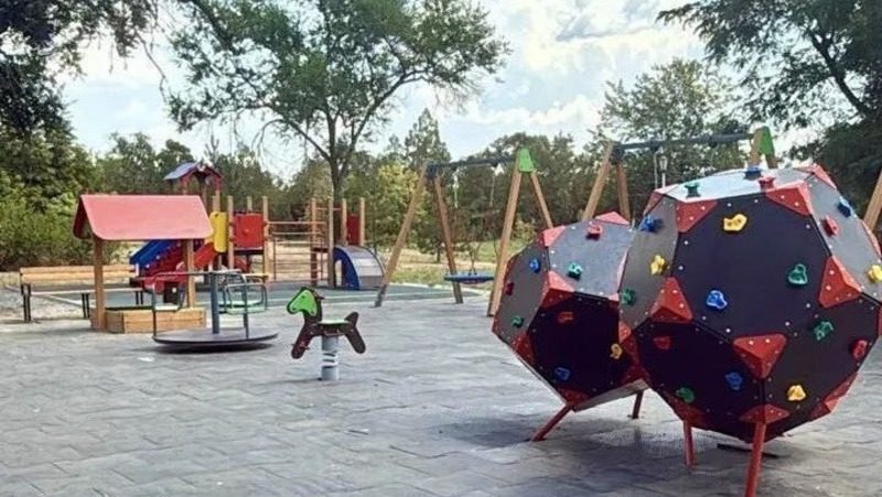 В ставропольском селе по краевой программе обновили детскую площадку