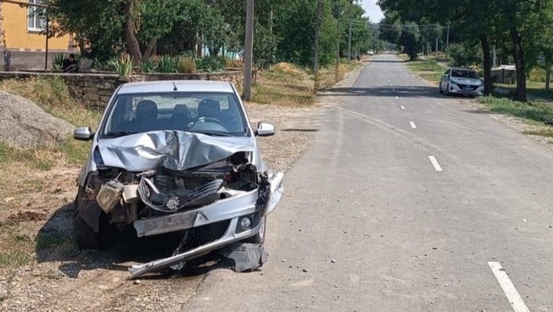 Водитель пострадал от столкновения авто с опорой ЛЭП на Ставрополье