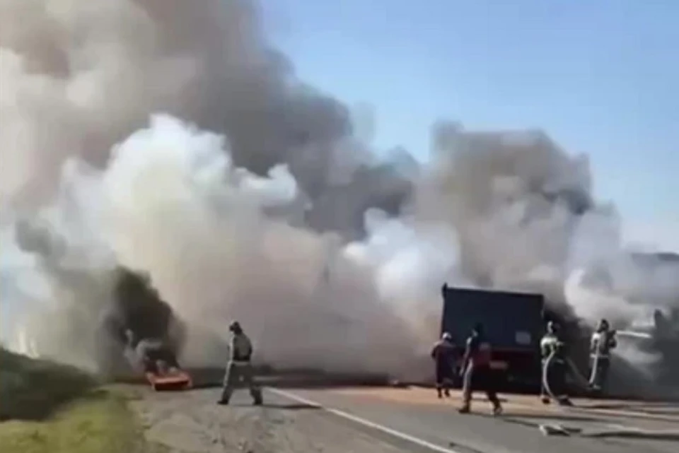 Взрослый и двое детей пострадали в аварии с пожаром под Ставрополем0