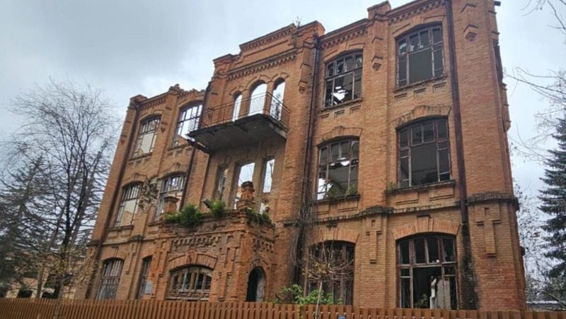 Здание бывшей мужской гимназии в Кисловодске выставили на торги