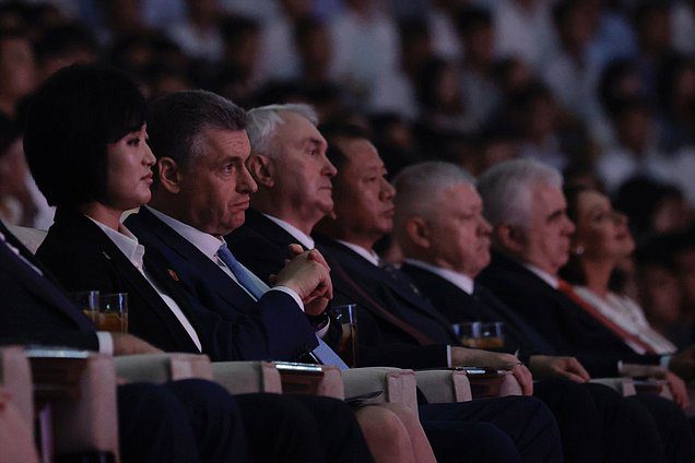 Торжественный концерт российских артистов в честь 80-летия освобождения Кореи