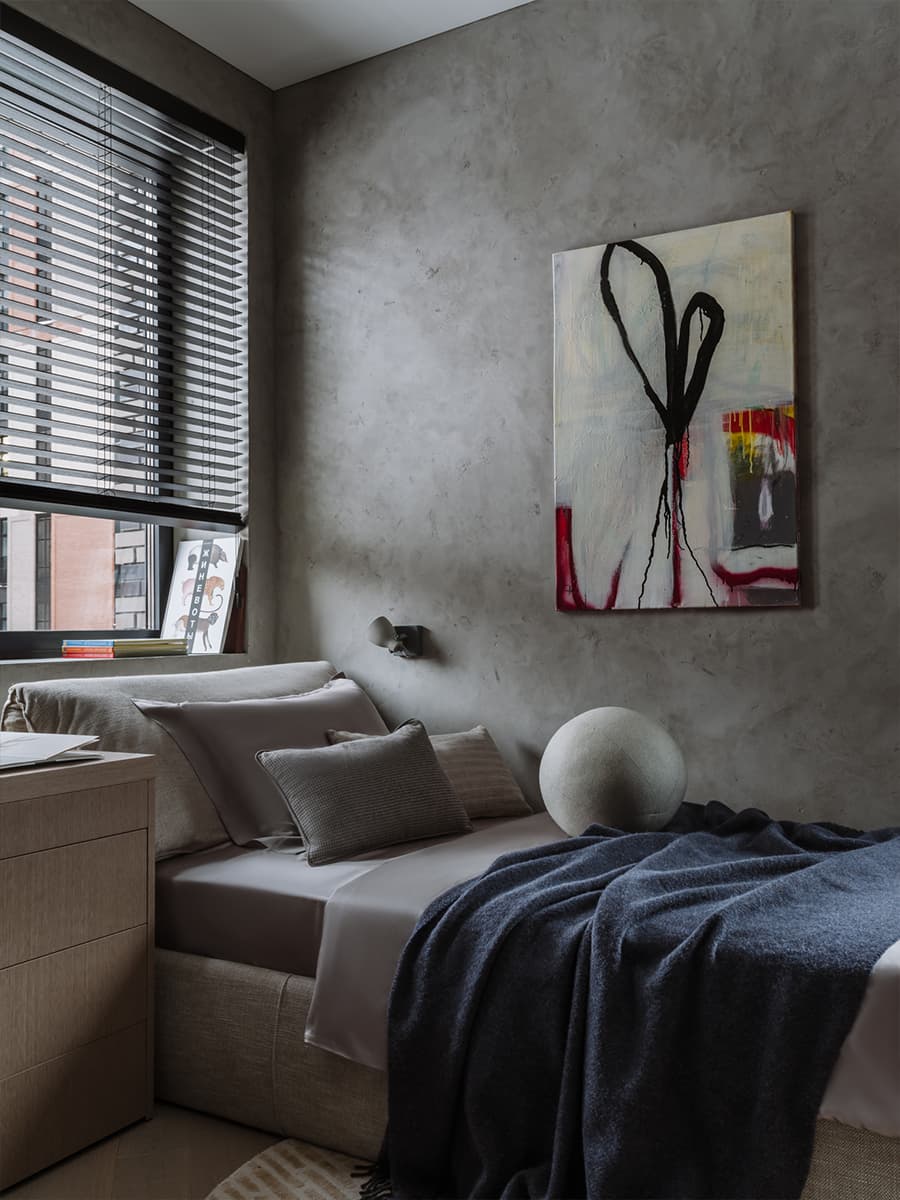 Строгий интерьер квартиры для семьи дизайнера — проект студии Nashe Interiors