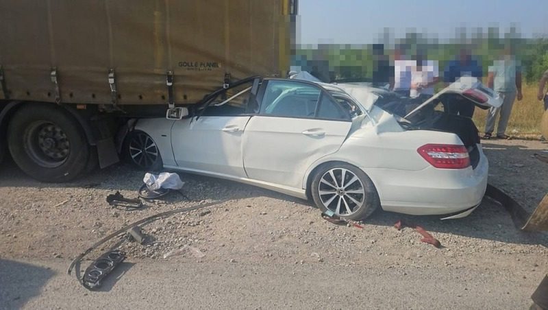 Два человека пострадали в ДТП двумя Mercedes в Предгорном округе