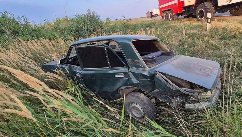 Два человека пострадали в лобовом столкновении легковушек на Ставрополье
