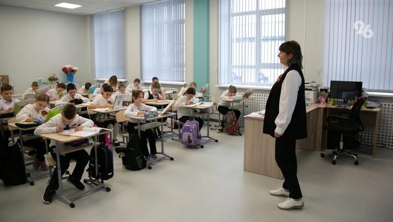 Эксперт рассказал, что педагогам нельзя дарить подарки дороже 3 тыс. рублей