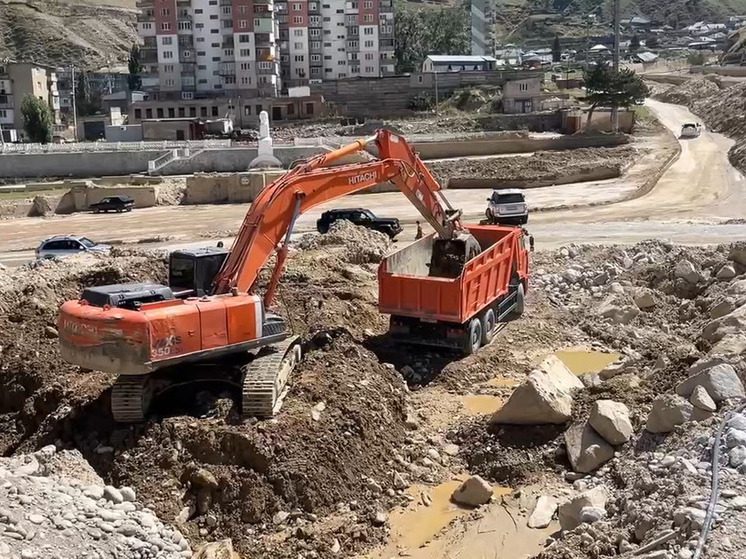 Глава КБР ознакомился с ходом работ по ликвидации последствий селей