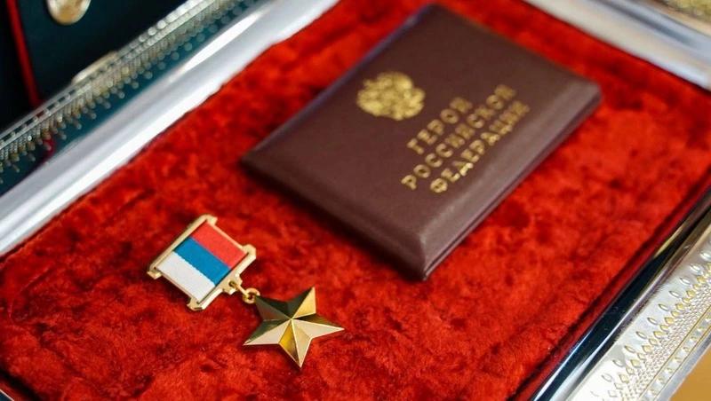 Глава Ставрополья передал звезду Героя России родителям погибшего бойца СВО